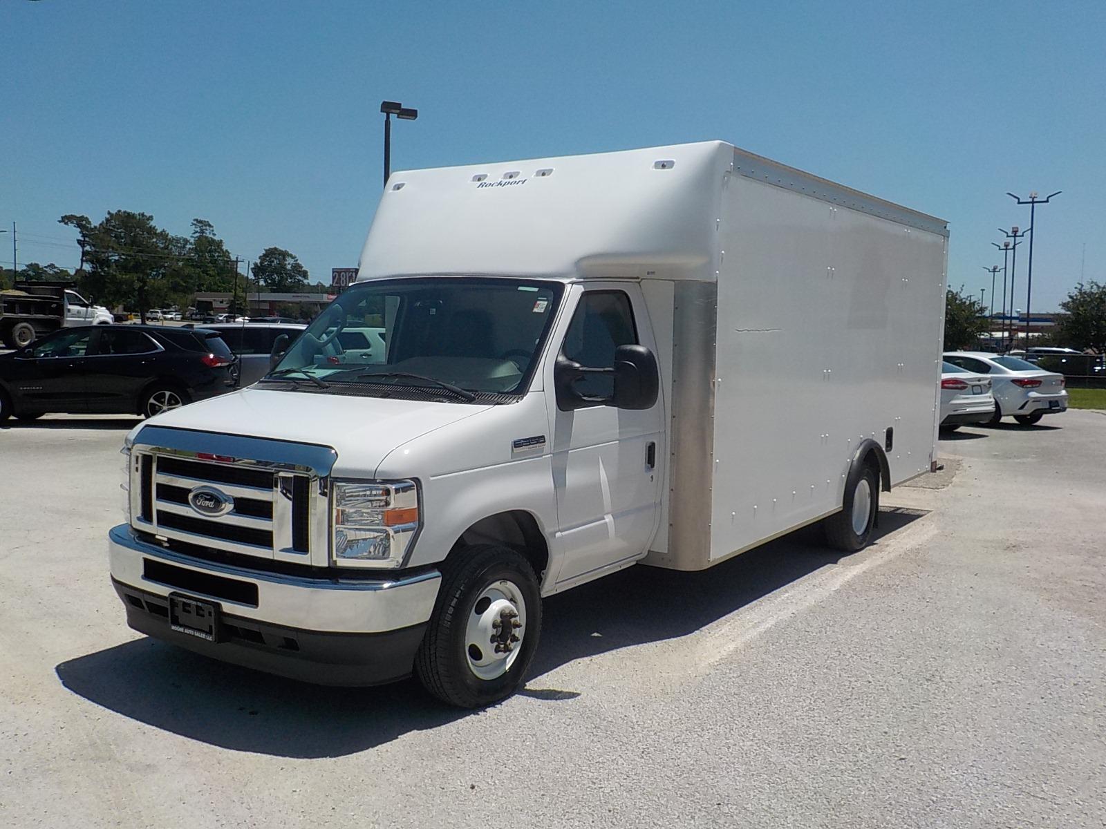2022 White /Gray Ford Econoline (1FDWE3FK9ND) with an 7.3L V8 engine, AUTOMATIC transmission, located at 1617 W Church Street, Livingston, TX, 77351, (936) 327-3600, 30.710995, -94.951157 - LOW MILES!! If you're looking for a box van don't pass on this one!! It is ready for the BIG JOB!! This one is nice! - Photo #3